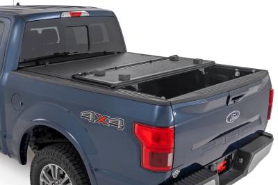 Rough Country Suspension Systems - Rough Country Lo-Pro Hard Folding Tonneau Cover 15-20 Ford F150 5.5' 47220550B