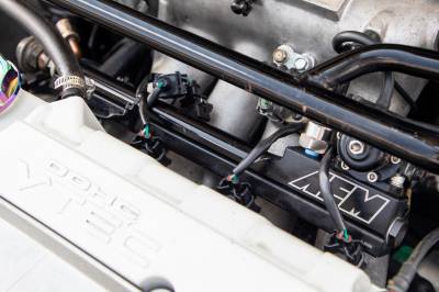 AEM Electronics - AEM 25-100BK High Volume Fuel Rail Black 1994-2001 Acura Integra