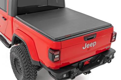Rough Country Suspension Systems - Rough Country Soft Tri-Fold Tonneau Cover for 20-25 Gladiator 5' 41620500A