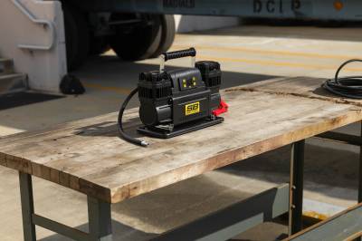 Smittybilt - Smittybilt 2782 10.6C FM DUAL HEAD PORTABLE AIR COMPRESSOR w/BAG