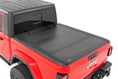 Rough Country Suspension Systems - Rough Country 49620500 Hard Tri-Fold Tonneau Cover for 20-24 Gladiator 5'