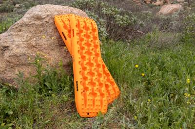 DV8 Offroad - DV8 Offroad RTB1-02OR Orange Xtract Traction Boards Pair