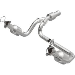 MagnaFlow Exhaust Products - MagnaFlow 5582617 California Direct-Fit Catalytic Converter - Image 1
