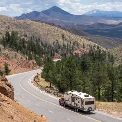 CURT - Curt 16600 CrossWing 20K 5th Wheel Hitch for Industry-Standard Rails - Image 2