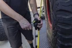 Smittybilt - Smittybilt 18601 1" x 10' Retractable Ratchet Straps Pair - Image 4