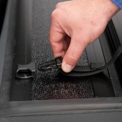 Undercover - UnderCover FX11006 FLEX Folding Tonneau Cover Silverado/Sierra 5.7' Black - Image 5