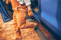 RealTruck AMP Research - AMP AMP76364-01A PowerStep Plug-N-Play System for 25 RAM 1500 - Image 4