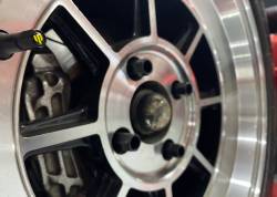 Whiteline - Whiteline KWM074 Black Yellow Whiteline "W" Tyre Valve Caps - Image 2