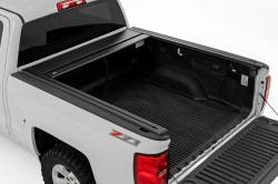 Rough Country Suspension Systems - Rough Country 53214550 Manual Retractable Bed Cover 14-18 Silver/Sra 1500 5.9' - Image 3