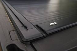 Rough Country Suspension Systems - Rough Country 53507650 Manual Retracting Tonneau Cover 17-26 Super Duty 6.10' - Image 4