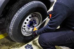 Mishimoto - Mishimoto MMLG-15-27LNC Alu. Locking Lug Nuts M12 x 1.5 Bronco 21+ Neo Chrome - Image 2